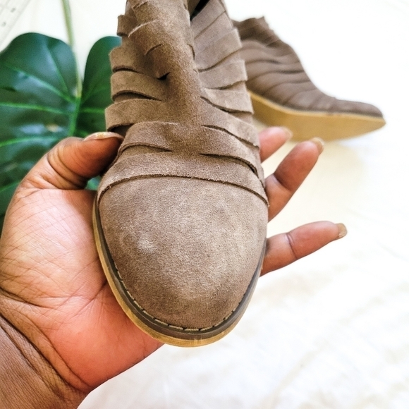 Carlos Santana Vanna cutout booties - Picture 15 of 15